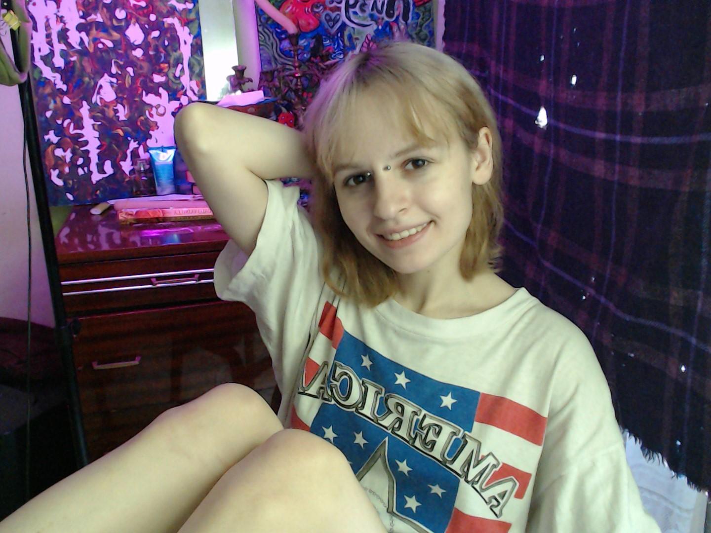 Ameliashine Flirty live cam cheerleaders