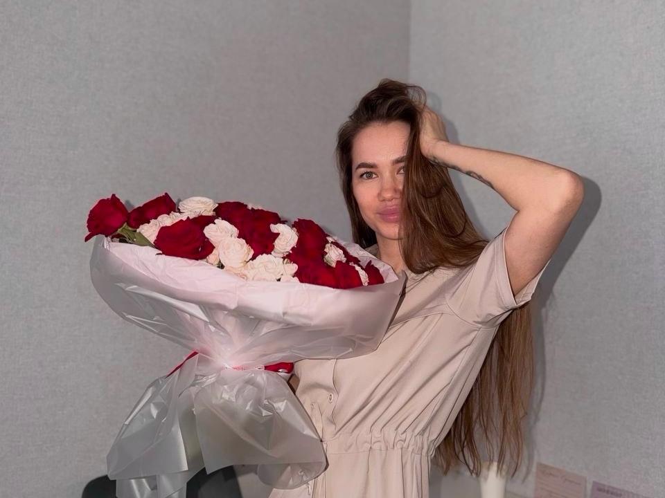 Flowna Live Cam live cam dick sucking
