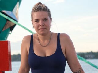 KlaraVan Live Cam live cam riding cock