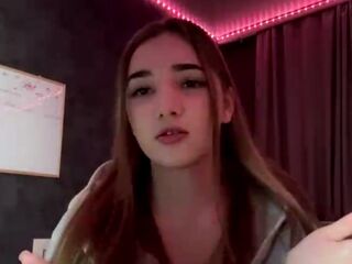 LaurynKendell Live Cam live cam submissive girl