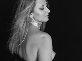 NikkiMistress Studio live cam cum on pussy