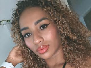 ShairaBrown Wild live cam close up