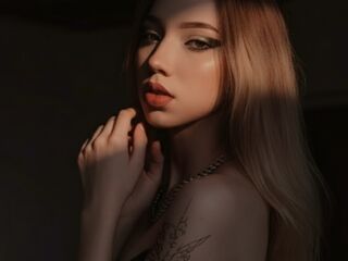 ValkaRosselli Showing live cam anal