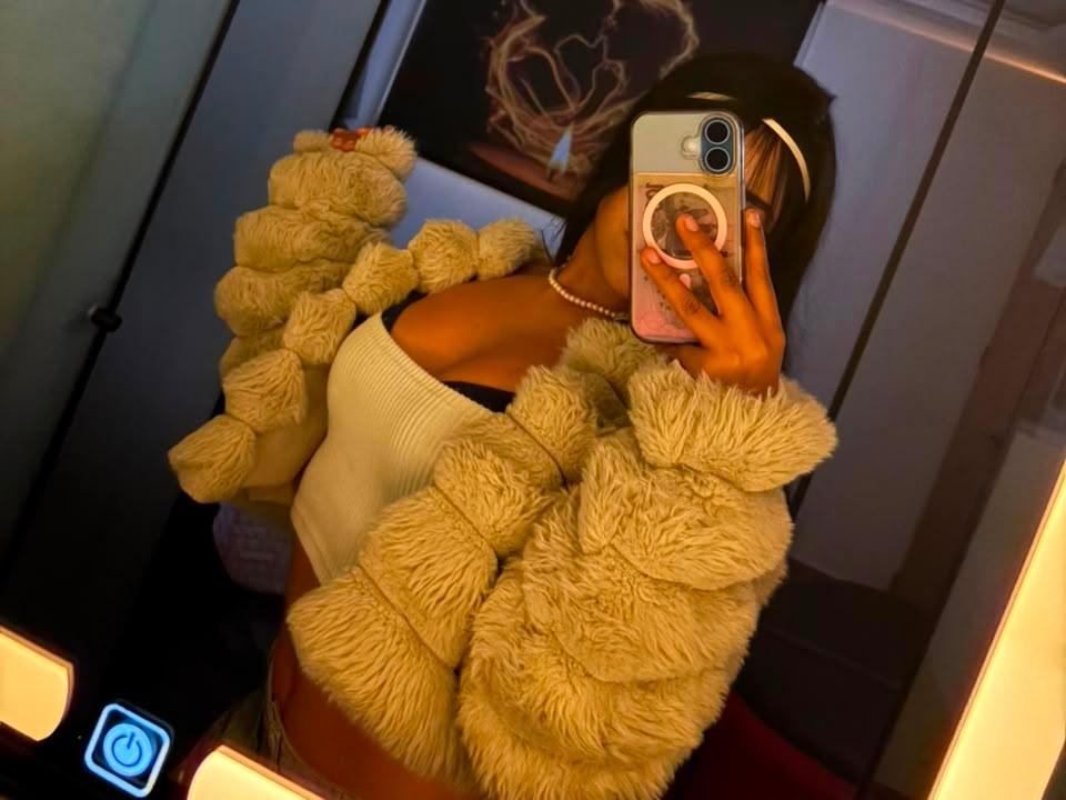 clhoe_saenz Nonstop live cam fingers